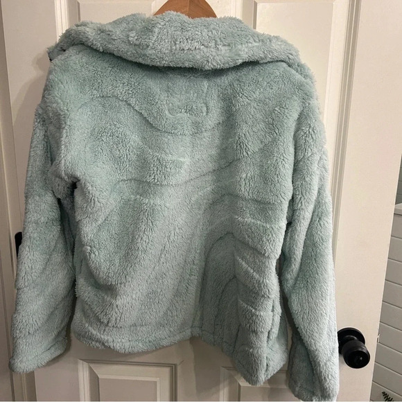 NWT Abercrombie kids size 15/16 super soft fleece jacket. Zip and snap up. Aqua - Picture 9 of 10